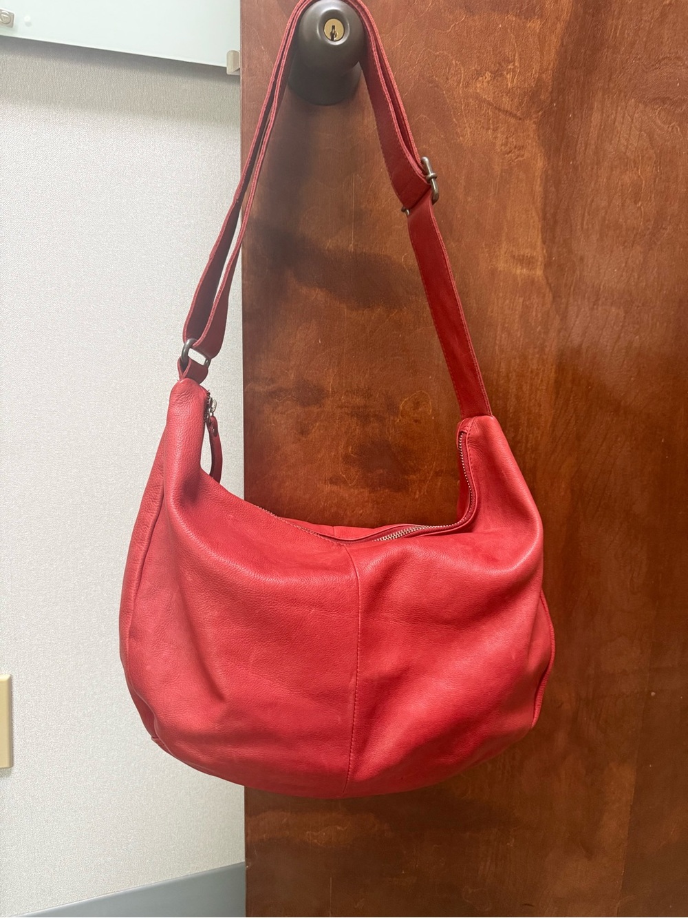 Vilenca Holland Red Leather Hobo Shoulder/Crossbody Bag